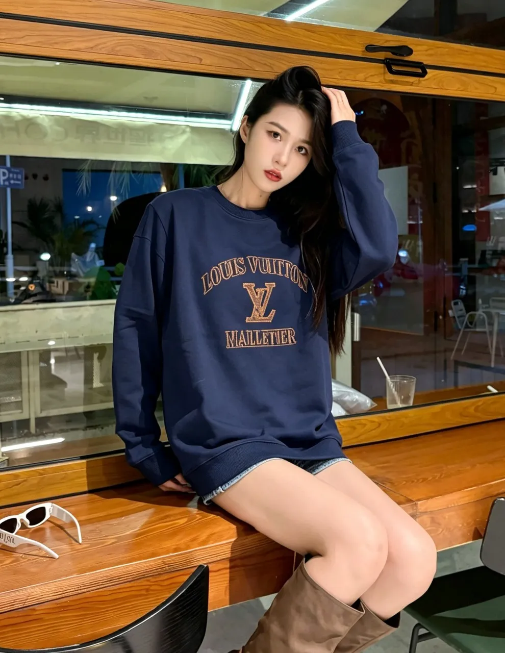 Louis Vuitton/Louis Vuitton leather label letter embroidered crew neck sweatshirt